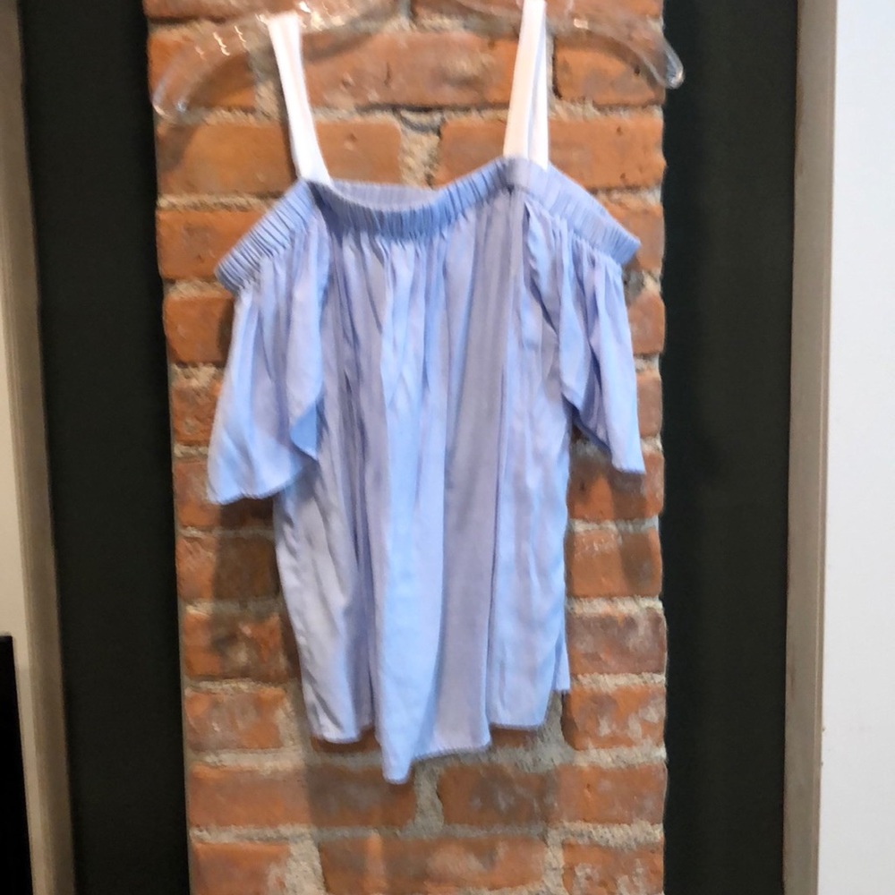 Off the shoulder top fits like a large
